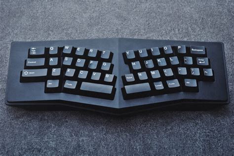 What is an Ergonomic Keyboard? Full Guide With 7 Options - AAAUTHENTIC