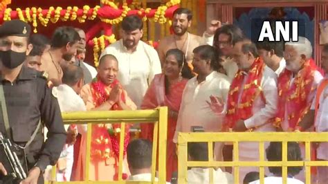 Yogi Adityanath Visits Charminar In Hyderabad Offers Prayers At Bhagya