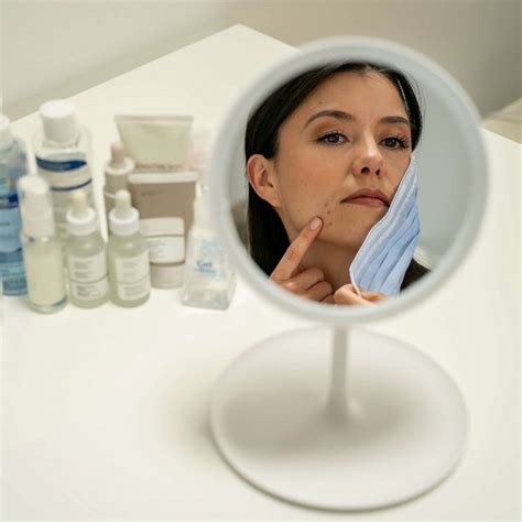 Adult Acne Explained Experts Weigh In On Over The Counter Solutions And Best Treatments Good