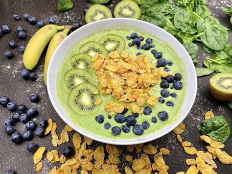 Kiwi Bananen Smoothie Bowl Gesunde Smoothie Bowl