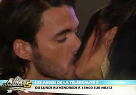 Les Anges 5 Découvrez les images du premier baiser de Thomas et