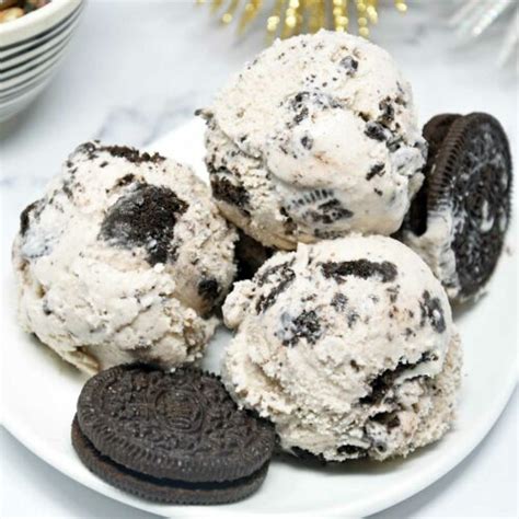 Cookies and Cream Ice Cream - Culinary Shades