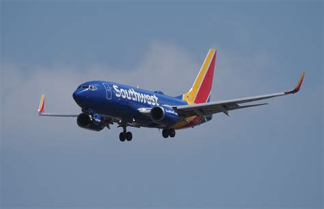 Southwest Airlines Boeing 737 7H4 N8610A On Final Approach Flickr