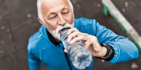 Richtig Trinken So viel Wasser am Tag ist wirklich gut für Ihren