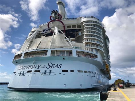 Le Plus Gros Paquebot Au Monde En Escale St Maarten Soualigapost