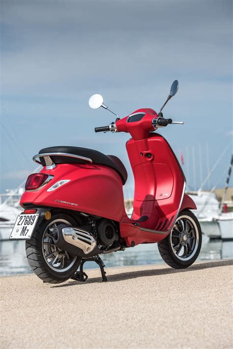 Motorrad Vergleich Vespa Primavera 125 S 2018 Vs Vespa Sprint 125 S 2023