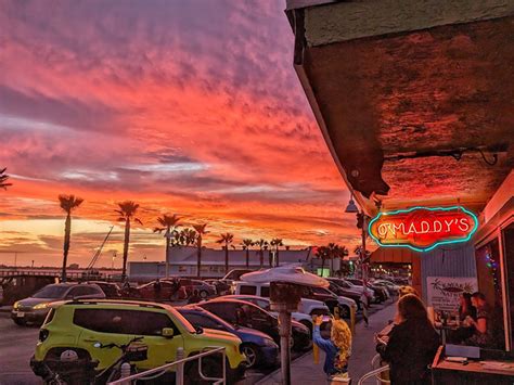 Theres A Laid Back Florida Waterfront Bar Where Sunsets And Seafood