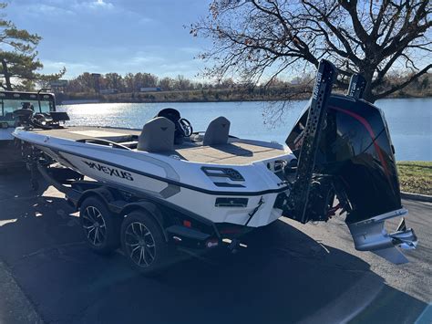 Inventory from Crest Pontoons, Viking by Coachmen, Chaparral and Vexus