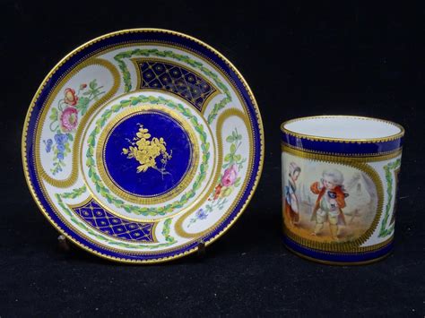 Dans le goût de Sèvres Tasse litron et soucoupe en porcelaine de style