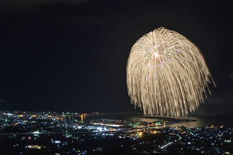 2024 鹿児島 花火大会 夏の夜空を彩る花火 あちこち リビング新聞の編集ライターが届ける鹿児島のおでかけ情報