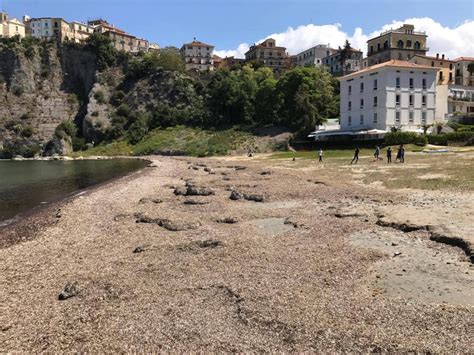 Agropoli Volontari In Azione Per Ripulire La Spiaggia Del Porto Info