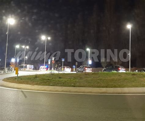 Moncalieri Si Sente Male Mentre Aspetta L Autobus Alla Fermata In