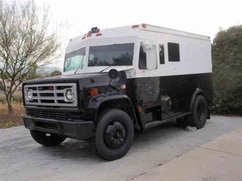 GMC 7000 FRAME / ARMORED TRANSPORT BODY (1987) : Medium Trucks