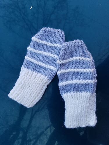 Ravelry Garter Stitch Ridge Baby Mittens Pattern By Marianna Mel