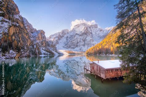 Le Lago Di Braies Lac De Braies Dans Les Dolomites En Italie En Hiver