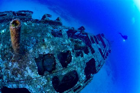 PLONGEZ DANS LHISTOIRE PLONGEZ SUR LE SOUS MARIN LE RUBIS