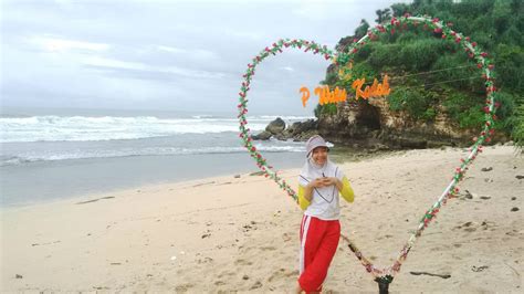 Spot Foto Pantai Watu Kodok