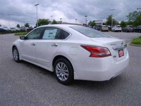 Photo Image Gallery And Touchup Paint Nissan Altima In Pearl White Qab