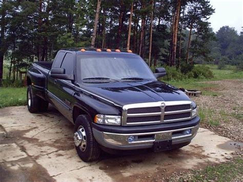 2001 Dodge Ram Pickup 3500 - Information and photos - MOMENTcar