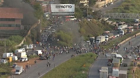 Manifestantes Fecham Dois Sentidos Da Br 040 Bom Dia Minas G1