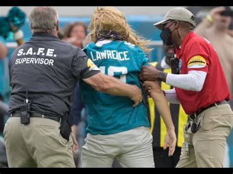 CRAZY Half Naked FAN Runs On NFL Field During Play Jaguars Vs Raiders