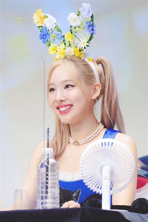 Nayeon Im Nayeon St Mini Album Fansign Cr Nyfor