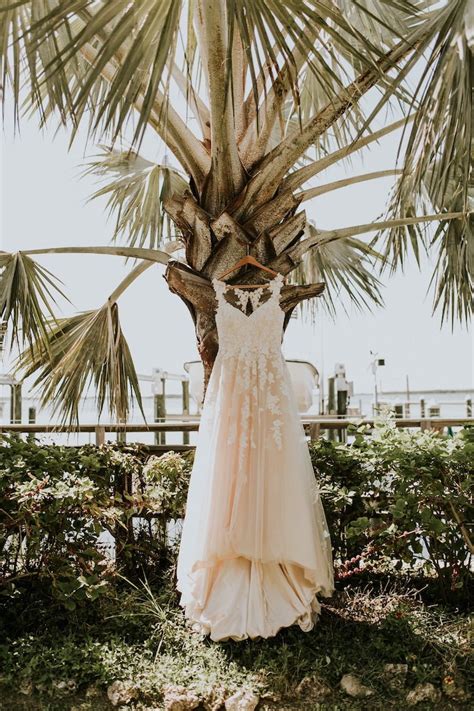 22 Beach Themed Wedding Ideas Weddingdresses Beach Theme Wedding Wedding Curated Wedding