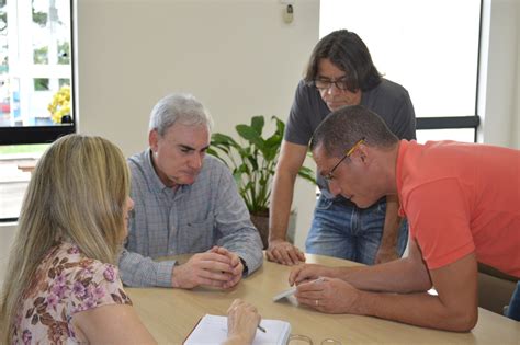 Prefeito Recebe Diretoria Do Anglo Prefeitura Da Est Ncia Tur Stica