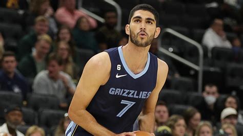 A Grizzlies Gaze Gone Viral Santi Aldama And The Assistant Coach