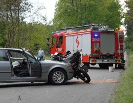 Wypadek Na Ul Wyzwolenia W Piotrkowie Na Drodze Rozbite Ferrari