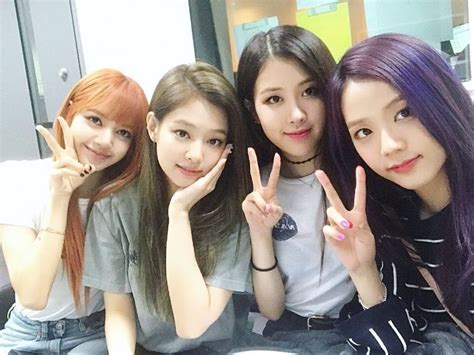 Lisa Jennie Rose And Jisoo Blackpink Blackpink Jisoo Black Pink