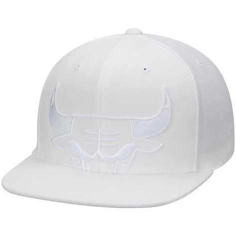 Men's Mitchell & Ness White Chicago Bulls Cropped XL Logo Snapback ...