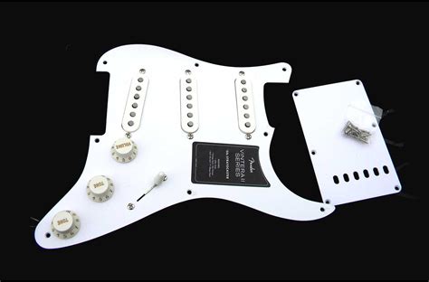 Loaded Pickguard Fender Vintera Ii Stratocaster 50 S Parchment White