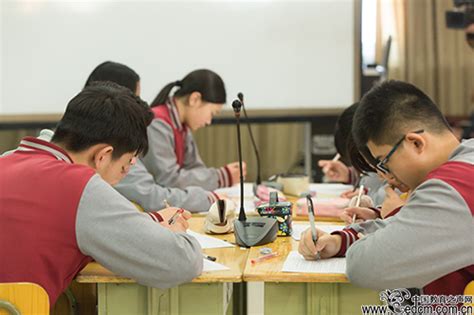 黄冈中学北京朝阳学校英语老师牛红利教学成果展：“英”我精彩 多彩育人 要闻 教育之声网