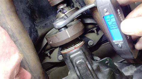 Measuring Pinion Bearing Preload Ford Youtube