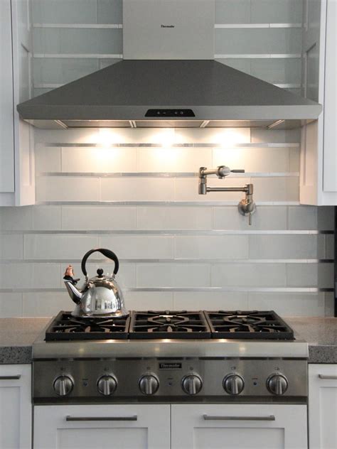 20 Stainless Steel Kitchen Backsplashes | HGTV