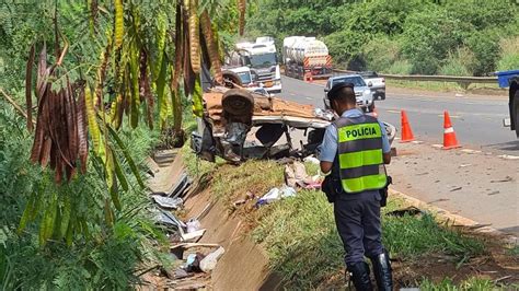 Duas pessoas morrem e uma fica em estado grave após acidente