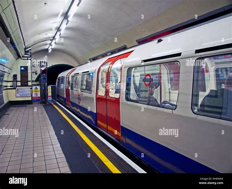 Bakerloo Line Platform At Marylebone Underground Station London Stock