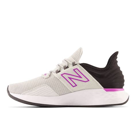 New Balance Womens Fresh Foam Roav V1 Running Shoe