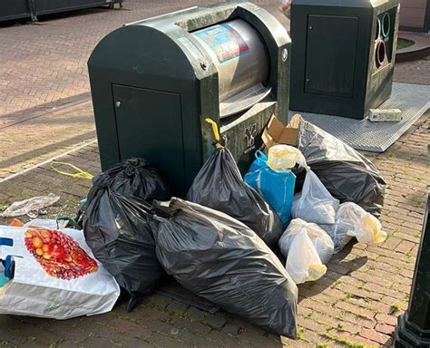 Afval Naast Ondergrondse Containers Voorkomen Harlingenboeit