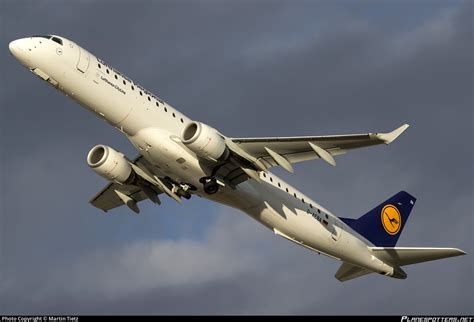 D AEBA Lufthansa Regional Embraer ERJ 195LR ERJ 190 200 LR Photo By