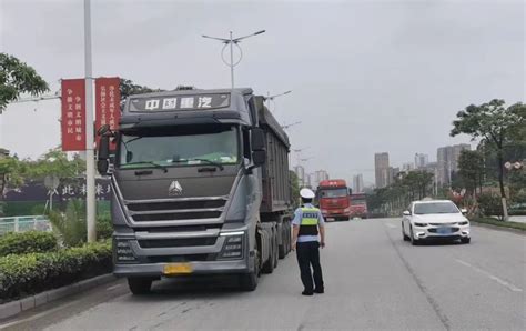 注意√严防“货车”变“祸车” 防城港公安交警持续开展货车违法整治 腾讯新闻