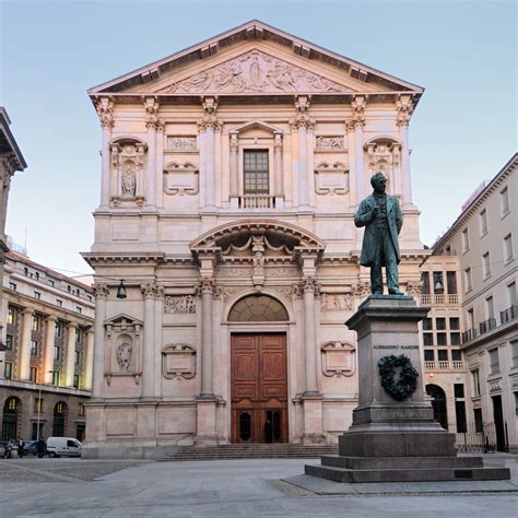 San Fedele Square Milan Wander In Italy