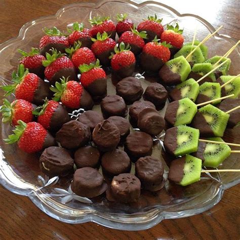 Mouth Watering Chocolate Dipped Fruit Platter For Summer Celebrations