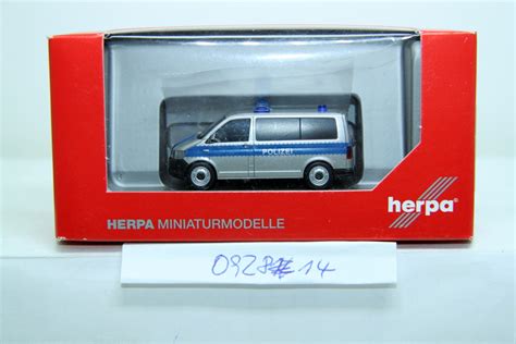 Herpa 092814 VW T6 Bus Polizei Niedersachsen für Spur H0 mit