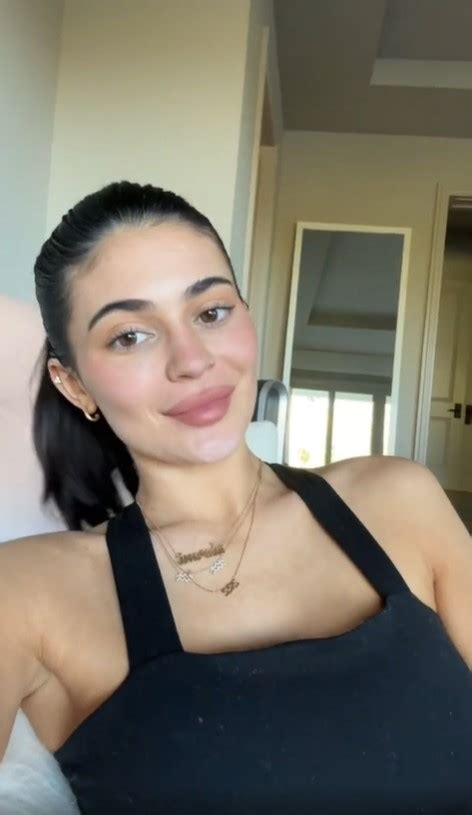 Kardashian Fans Mock Kylie Jenner As She Admits To ‘face Tuning’ Her Pics After She’s Caught In