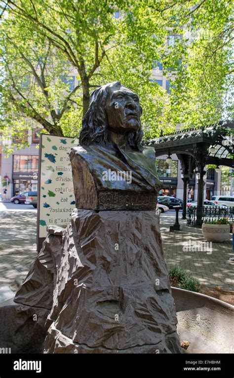 Chief Seattle statue, Pioneer square Stock Photo - Alamy