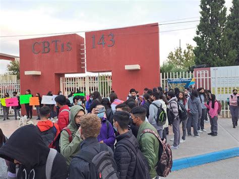 Se Manifiestan Padres Y Alumnos En El Cbtis Piden Destituci N De