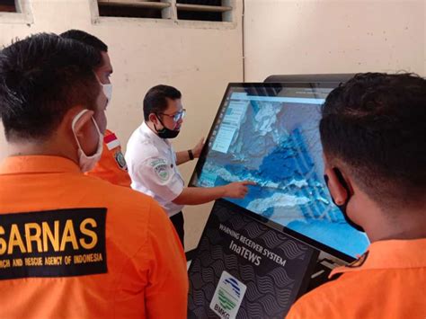 Penyebaran Informasi Gempa Dan Tsunami BMKG Alor Pasang Alat WRS New