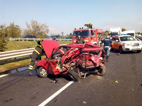 Incidente Mortale In Tangenziale Perde La Vita Una Donna Di Anni